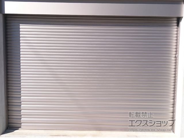 東京都町田市のLIXIL リクシル（トステム）のガレージシャッター ガレージシャッタークワトロ 電動式 内部付タイプ 施工例