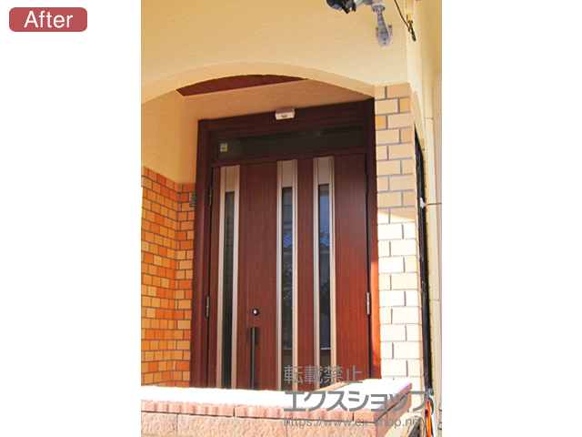 兵庫県神戸市のLIXIL リクシル（トステム）の玄関ドア リシェントII 断熱K2 親子仕様(ランマ付)R F13型 施工例