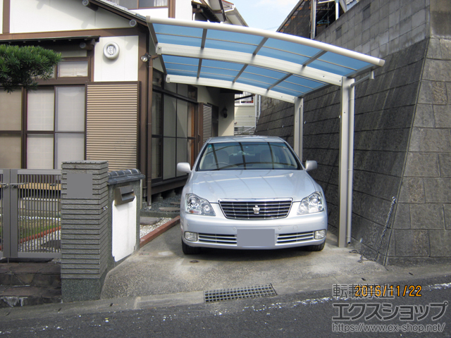 長崎県長崎市ののカーポート レイナポートグラン　積雪〜20cm対応＋着脱式サポート 標準・ハイルーフ兼用 2本入り×1セット 施工例