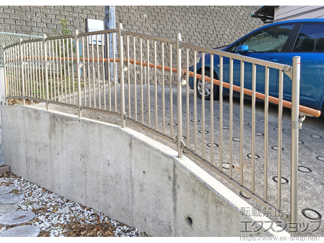 神奈川県横須賀市のLIXIL リクシル（トステム）のフェンス・柵 ガードウォーカー 転落防止柵 フロントビーム1段 手すり埋め込み 施工例