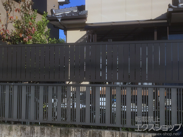 愛知県一宮市ののフェンス・柵 セレビューフェンス R4型 2段柱[控え柱なし・60角] 施工例