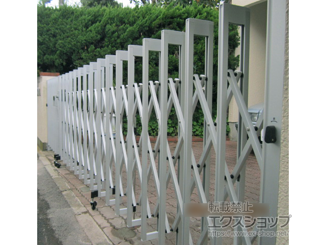 神奈川県藤沢市ののカーゲート アルシャインII M型 Aタイプ ノンレール 両開き親子 （150+350）WP 施工例