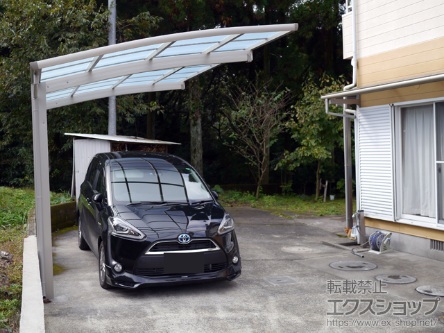 鹿児島県鹿児島市ののカーポート レイナポートグラン　積雪〜20cm対応＋着脱式サポート　標準・ハイルーフ兼用　2本入り 施工例