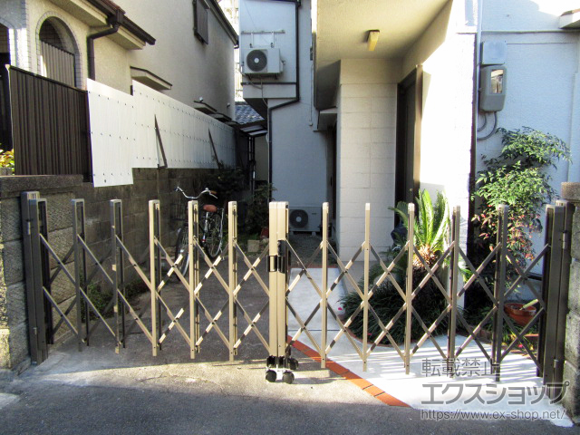兵庫県伊丹市ののカーゲート トリップゲート RB型 ノンレール 両開き 36W（18S+18M） 施工例