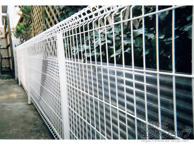 埼玉県草加市ののフェンス・柵 ハイグリッドフェンス11型 フリーポールタイプ 施工例