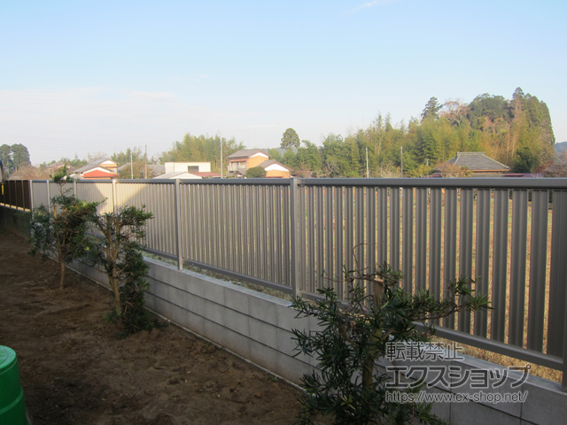 千葉県長生郡長南町ののフェンス・柵 エクスラインフェンス22型 たて半目隠し 自由柱施工 施工例