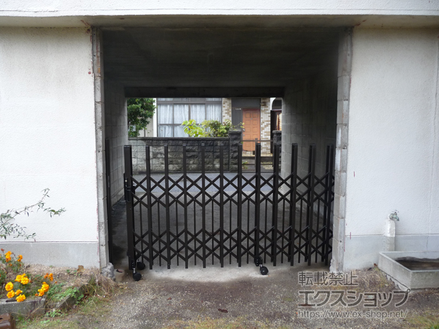 愛媛県伊予郡松前町ののカーゲート トリップゲート ペットガード型 ノンレール 片開き 26S 施工例