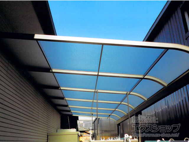 大阪府泉佐野市ののテラス屋根 スピーネ R型 テラスタイプ 連棟 積雪〜20cm対応 施工例