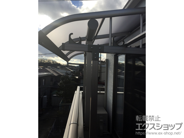 宮城県仙台市ののバルコニー・ベランダ屋根 プレシオステラス R型 屋根タイプ 単体 積雪〜20cm対応＋吊り下げ式物干し 標準 2本入り 施工例