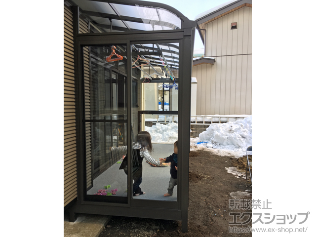 山梨県南都留郡山中湖村ののテラス囲い・サンルーム サニージュR型 床納まり ランマなし 積雪50cm対応 施工例