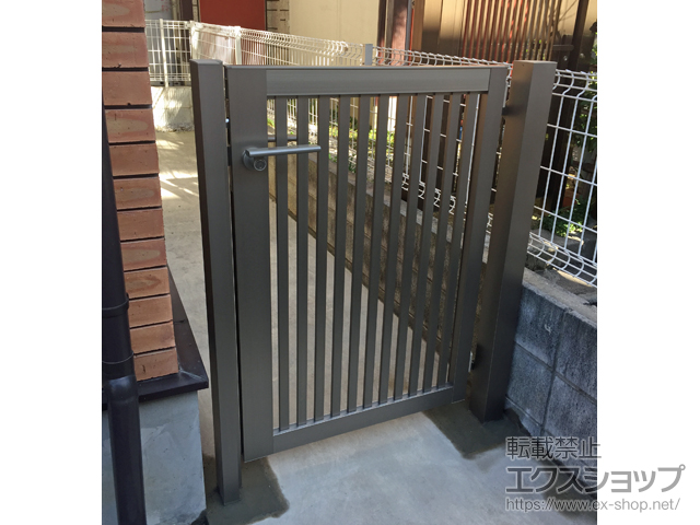 神奈川県横浜市のの門扉 プレスタ門扉 4型 太たて桟 片開き 柱使用 施工例
