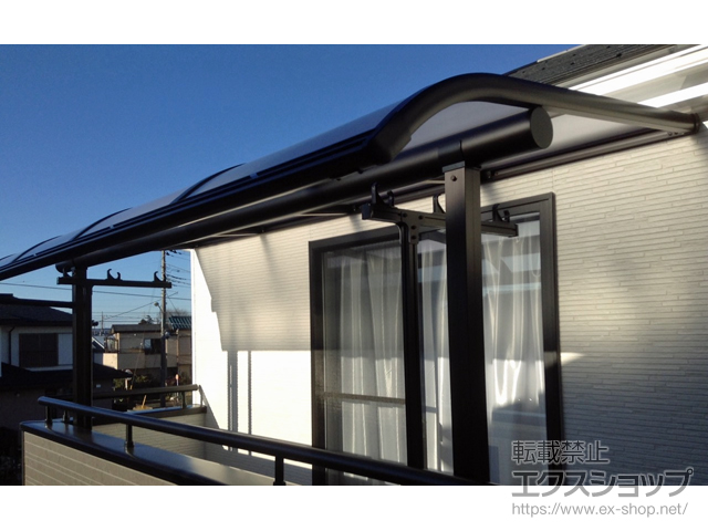 埼玉県鶴ヶ島市ののバルコニー・ベランダ屋根 プレシオステラス R型 屋根タイプ 単体 積雪〜20cm対応 施工例