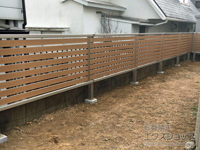 神奈川県横浜市ののフェンス・柵 ルシアスフェンスF04型 横半目隠し 2段支柱＜自立建て用＞ 施工例