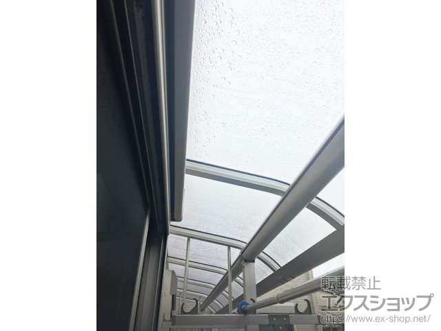 東京都葛飾区ののバルコニー・ベランダ屋根 プレシオステラス R型 屋根タイプ 連棟 積雪〜20cm対応 施工例