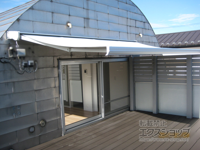 東京都町田市のLIXIL リクシル（トステム）のオーニング・日よけ 彩風 あやかぜ C型 手動式 施工例