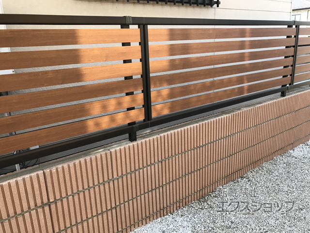 群馬県太田市ののフェンス・柵 モクアルフェンス 横板タイプ 自由柱施工 施工例