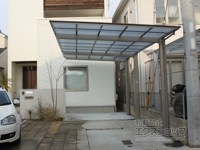 兵庫県明石市ののカーポート フーゴF (フラットスタイル) 延長 木調色 積雪〜20cm対応 施工例