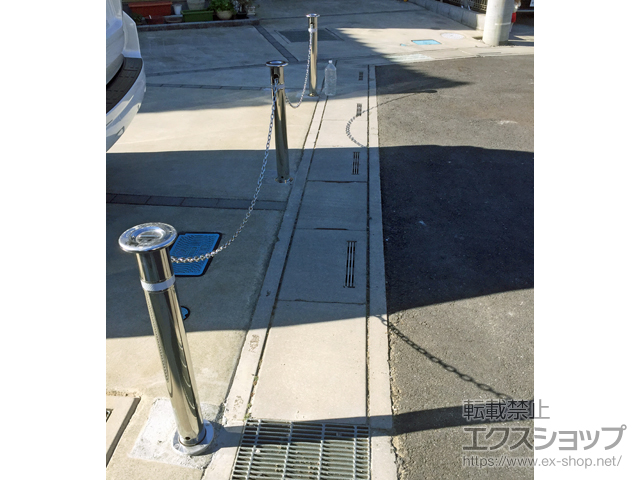 埼玉県川口市ののカーゲート スペースガード 車止めポール F76型 埋込式 南京錠付き 施工例