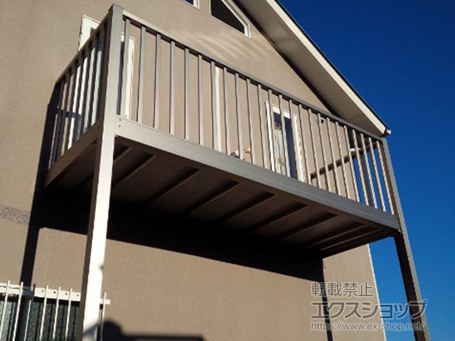 神奈川県三浦郡葉山町のLIXIL リクシル（トステム）のバルコニー ビューステージHスタイル 縦太格子 単体 柱建て式 施工例