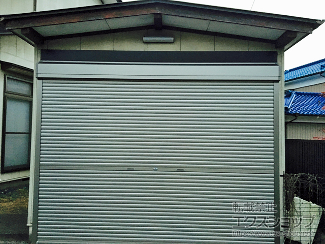 宮城県仙台市のLIXIL リクシル（トステム）のガレージシャッター ガレージシャッタークワトロ 手動式 外部付タイプ 施工例