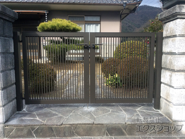 広島県福山市のの門扉 プレスタ門扉 2型 細たて桟 両開き 柱使用 施工例