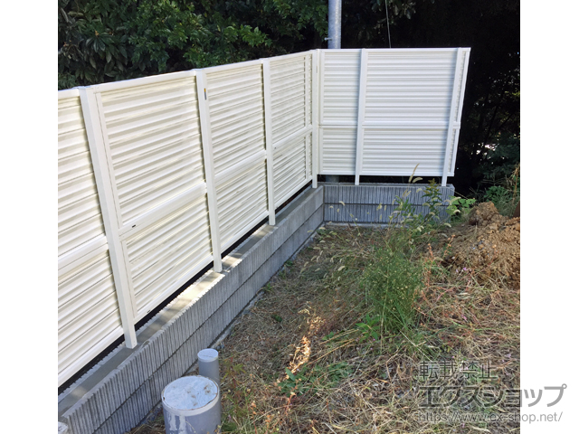 静岡県沼津市ののフェンス・柵 ミエーネフェンス 目隠しルーバータイプ 2段支柱（パネル2段）※柱別途 施工例