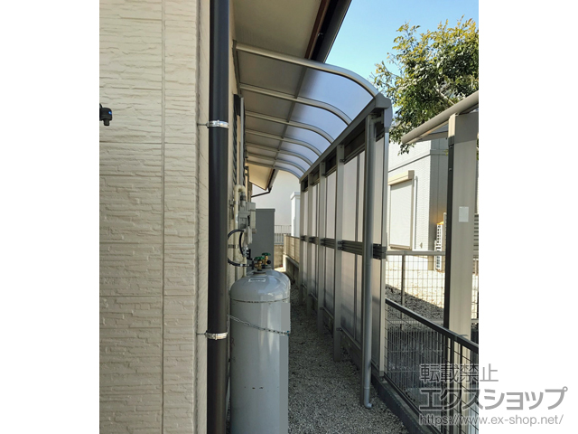 三重県四日市市ののテラス屋根 ヴェクターテラス R型 テラスタイプ 連棟 積雪〜20cm対応 施工例