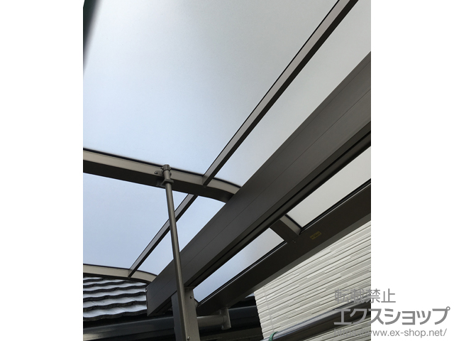 大阪府堺市ののバルコニー・ベランダ屋根 スピーネ R型 屋根タイプ 単体 積雪〜20cm対応＋吊り下げ物干し Aセット 施工例