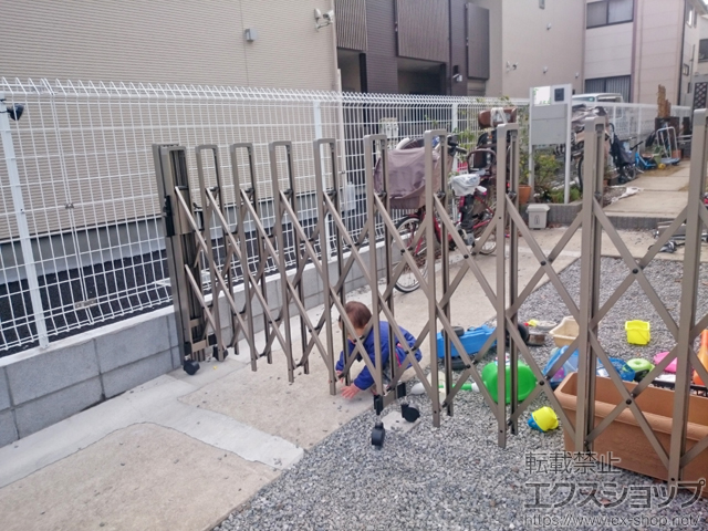 東京都足立区ののカーゲート トリップゲート RB型 ノンレール 片開き 30S 施工例