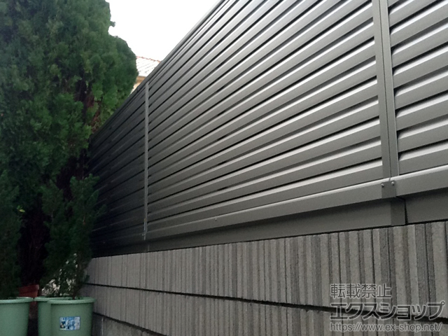 大阪府阪南市ののフェンス・柵 ミエーネフェンス 目隠しルーバータイプ 自由柱施工＋ミエーネフェンス フェンス下 隙間隠し 施工例