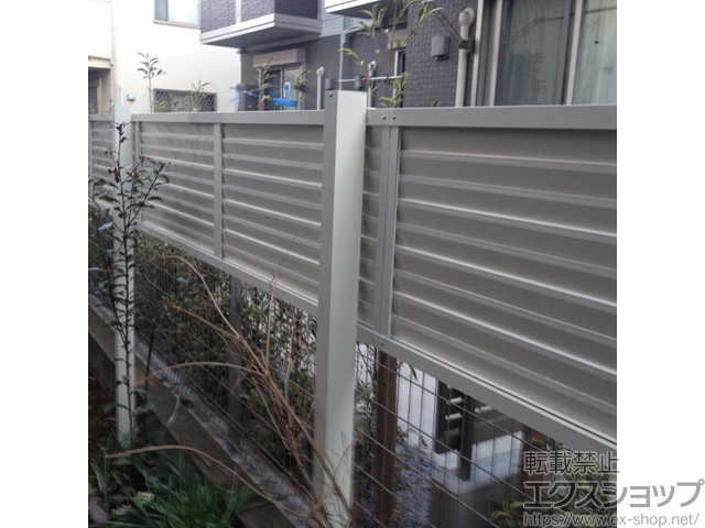 東京都府中市ののフェンス・柵 プレスタフェンス 8型 横ルーバー アルミ多段柱使用（パネル1段） 施工例