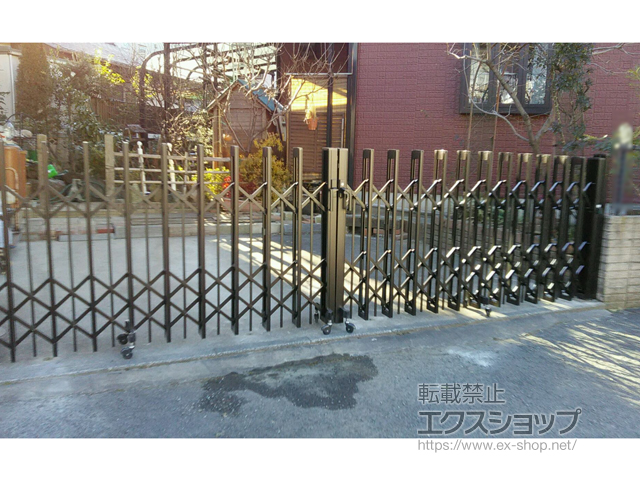 神奈川県厚木市ののカーゲート アルシャインII PG型R(ペットガード) Aタイプ ノンレール 両開き 520W 施工例