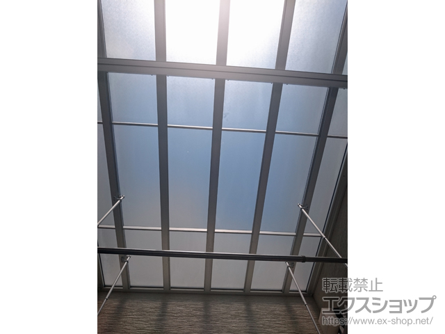 大阪府大阪市のLIXIL リクシル（トステム）のバルコニー・ベランダ屋根 パワーアルファ F型 屋根タイプ 単体 積雪〜30cm対応＊両袖納まり仕様 施工例