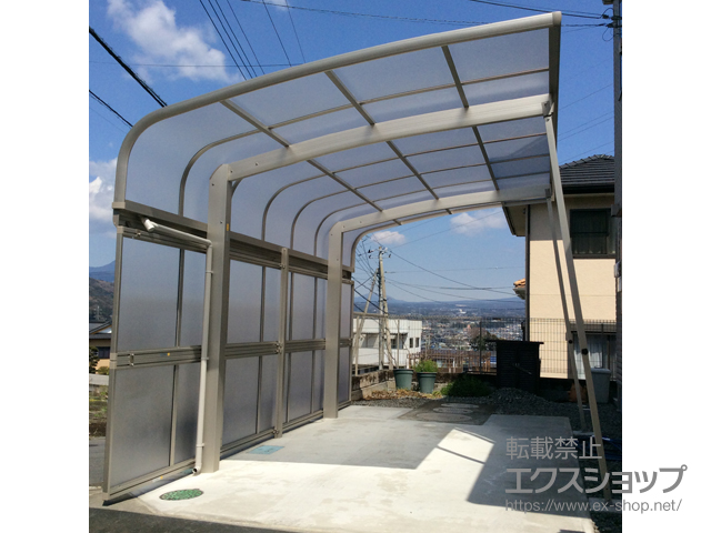 静岡県富士宮市ののカーポート プレシオスポート アルファ 積雪〜20cm対応＋アルファ サイドパネル＋着脱式補助柱 2本入り×1セット 施工例