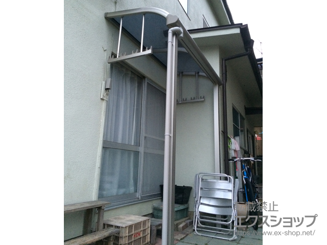 宮城県仙台市ののテラス屋根 プレシオステラス R型 テラスタイプ 単体 積雪〜20cm対応＋吊り下げ式物干し 仕様：標準 2本入り 施工例