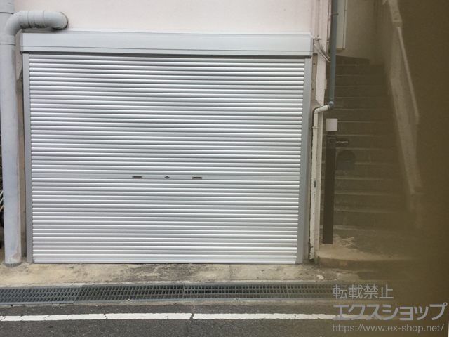 大阪府堺市のLIXIL リクシル（トステム）のガレージシャッター ガレージシャッタークワトロ 手動式 外部付タイプ 施工例