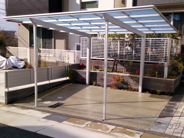 愛知県名古屋市ののカーポート ソリッドポート 積雪〜20cm対応＋着脱式サポート柱(2本入) 施工例