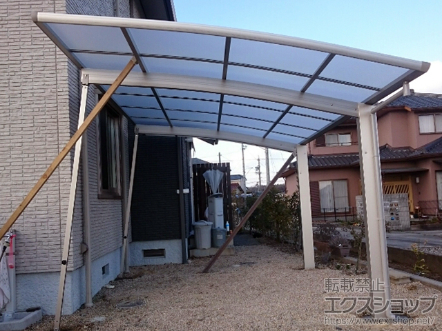 三重県四日市市ののカーポート プレシオスポート 積雪〜20cm対応＋着脱式補助柱(2本入り) 施工例
