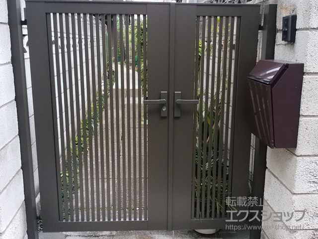 東京都大田区のの門扉 ライシス門扉 2型 細たて桟 両開き親子 柱使用 施工例
