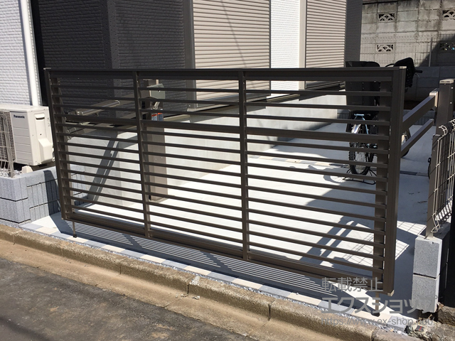 埼玉県春日部市ののカーゲート オーバードアS1型 手動式 施工例