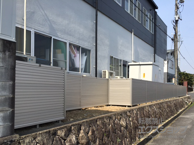 岐阜県多治見市ののフェンス・柵 レスティナフェンス7型 横目隠しタイプ 自由柱 施工例