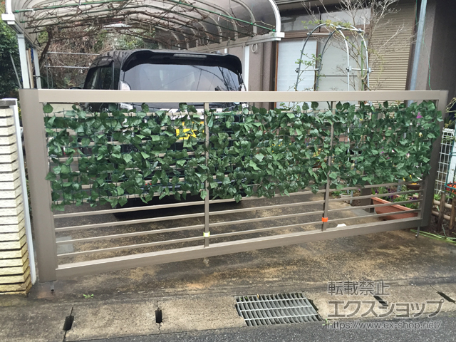 千葉県千葉市ののカーゲート スウィングアップゲート1型 横格子 手動式 施工例