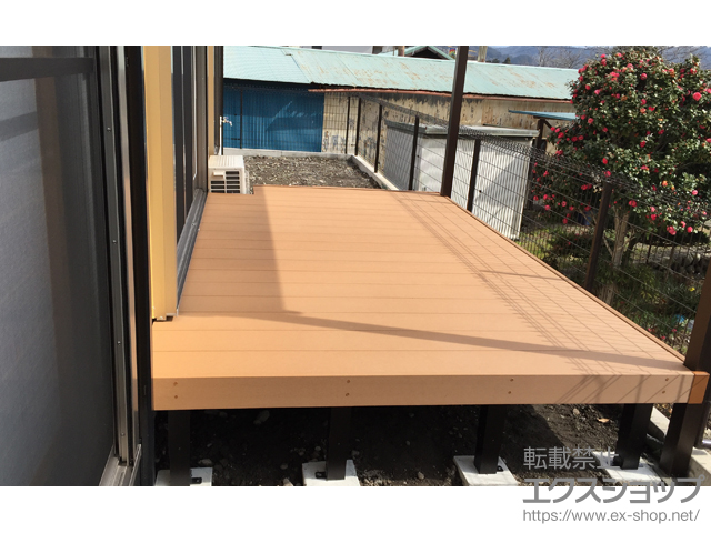 静岡県富士市ののウッドデッキ リウッドデッキ 200＋リウッド ステップ5型 Sタイプ（2段） 施工例