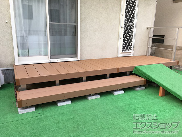 福岡県福岡市ののウッドデッキ リウッドデッキ 200＋シンプルモダンデッキフェンス2型＜横格子2本タイプ＞＋リウッドデッキ200 段床セット 正面タイプ 1段 施工例