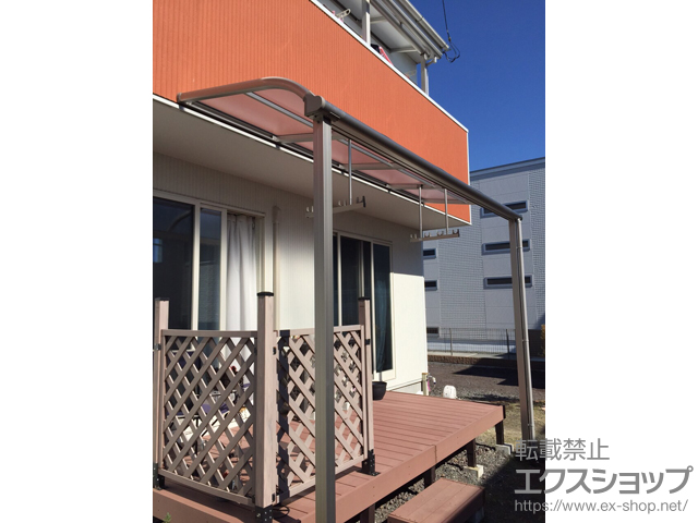 静岡県富士市ののテラス屋根 プレシオステラス R型 テラスタイプ 単体 積雪〜20cm対応＋吊り下げ式物干し 標準 2本入り×1セット 施工例