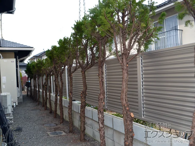 岡山県岡山市のValue Selectのフェンス・柵・塀 ミエーネフェンス 目隠しルーバータイプ 自由柱施工 施工例