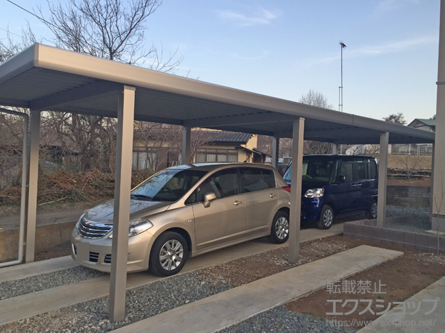 山梨県北杜市ののカーポート ジーポートneo Aタイプ 標準鼻隠し 縦連棟 角柱8本柱 積雪〜100cm対応 施工例
