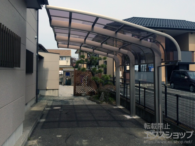 群馬県高崎市のLIXIL リクシル（トステム）のカーポート テールポートシグマIII 1500 積雪〜50cm対応+着脱式サポート ロング23用 1本入り3セット 施工例