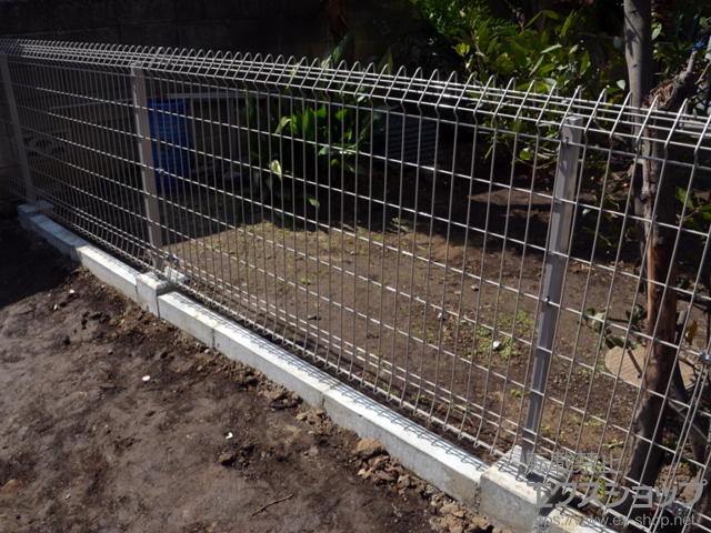 東京都練馬区ののフェンス・柵 メッシュフェンスG10 自在柱 施工例