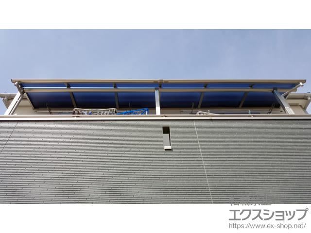 福島県西白河郡西郷村ののバルコニー・ベランダ屋根 プレシオステラス R型 屋根タイプ 連棟 積雪〜20cm対応＋水平式物干し(木造躯体用)【AKM-SK2】 施工例